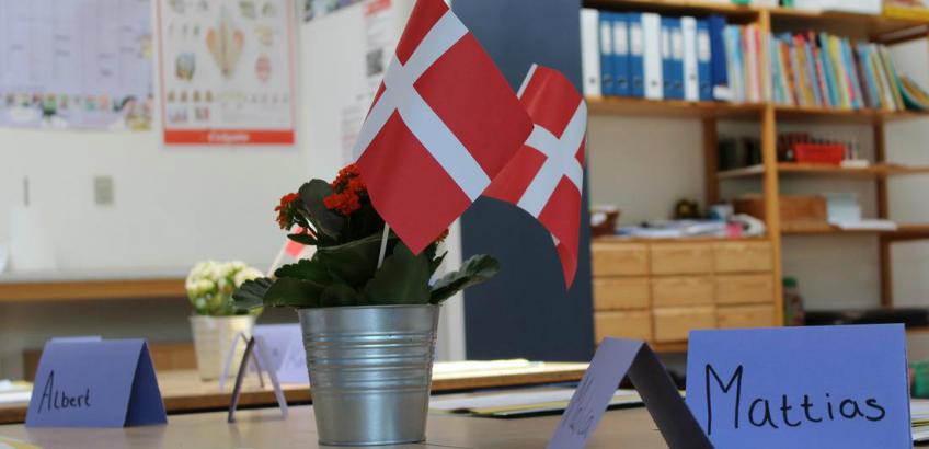 Skolestart med flag