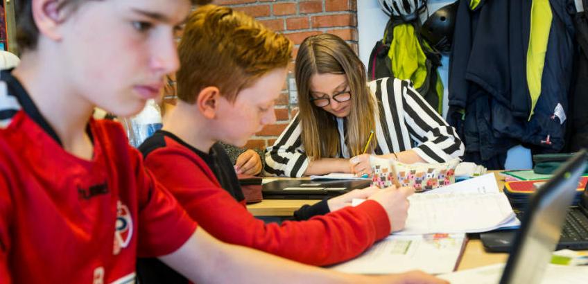 Udskoling: Elever arbejder på chromebooks i udskolingen