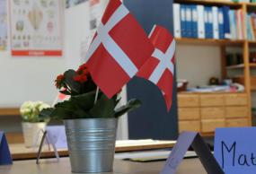 Skolestart med flag